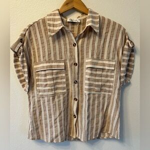 47-NWT .. Leia N Co Short Sleeved Top Size Medium